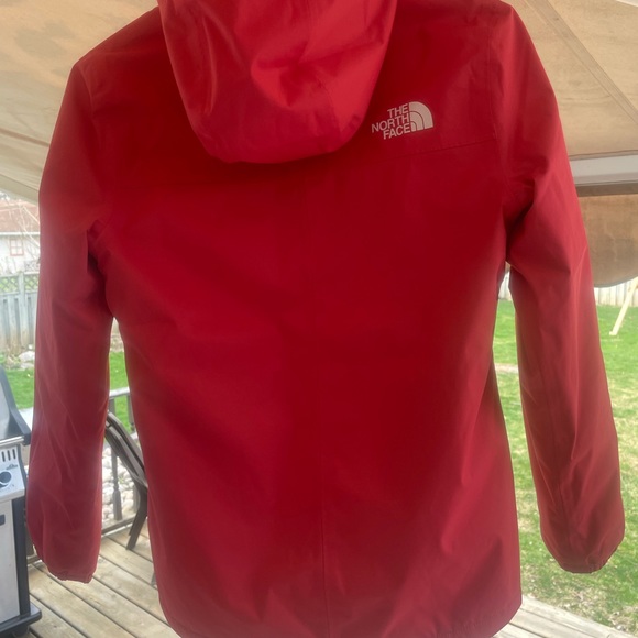 Girls The North Face jacket size Medium 10/12 NEW - Picture 2 of 8